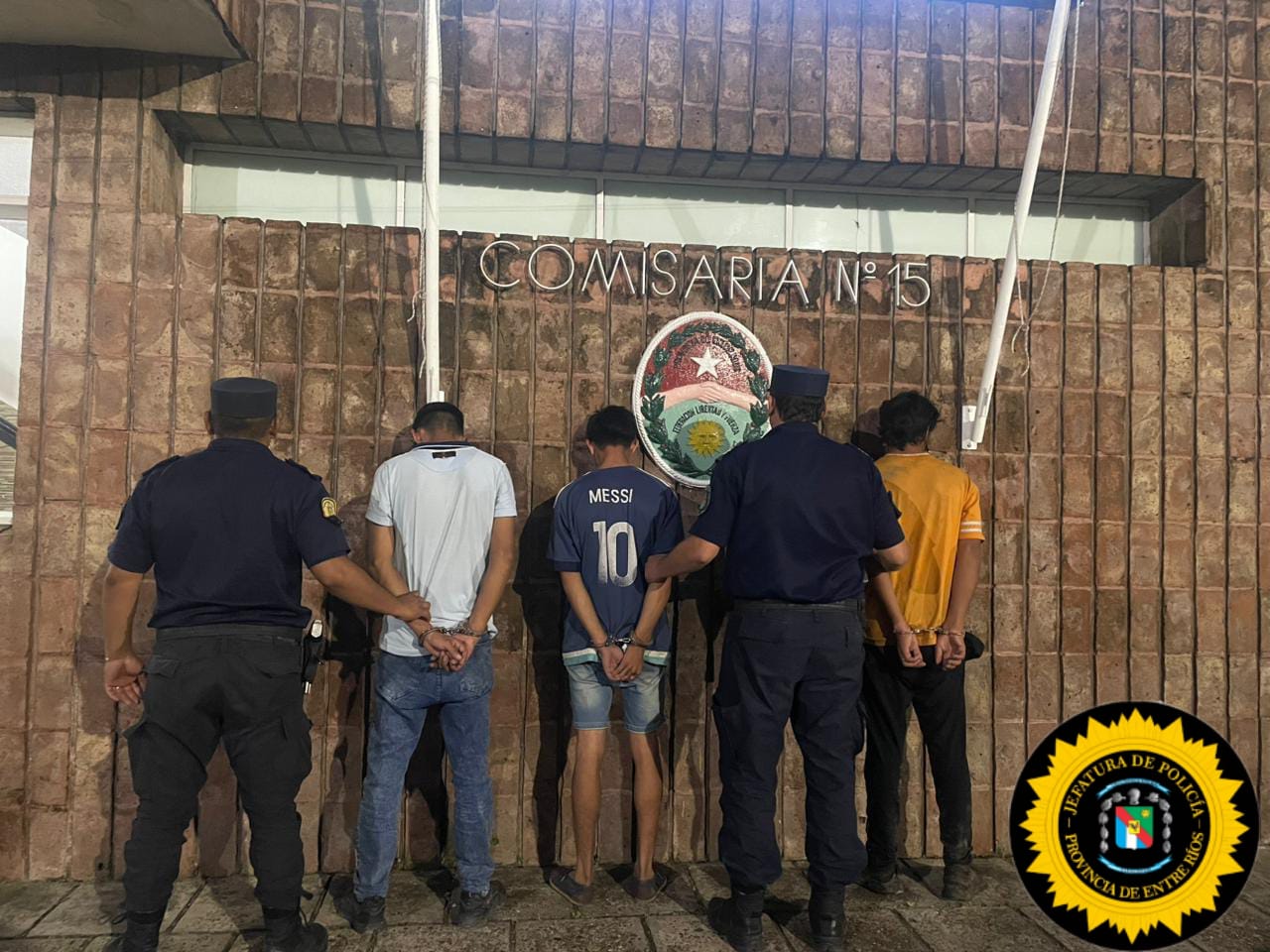 Caminaban con carne robada y fueron sorprendidos por la Policía